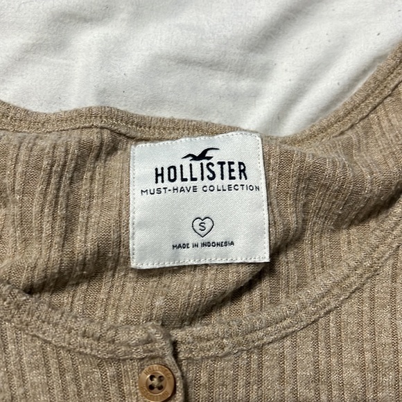 Hollister top - Picture 3 of 3